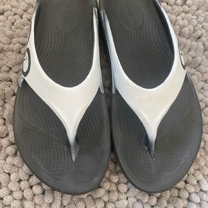 Oofos recovery sandals